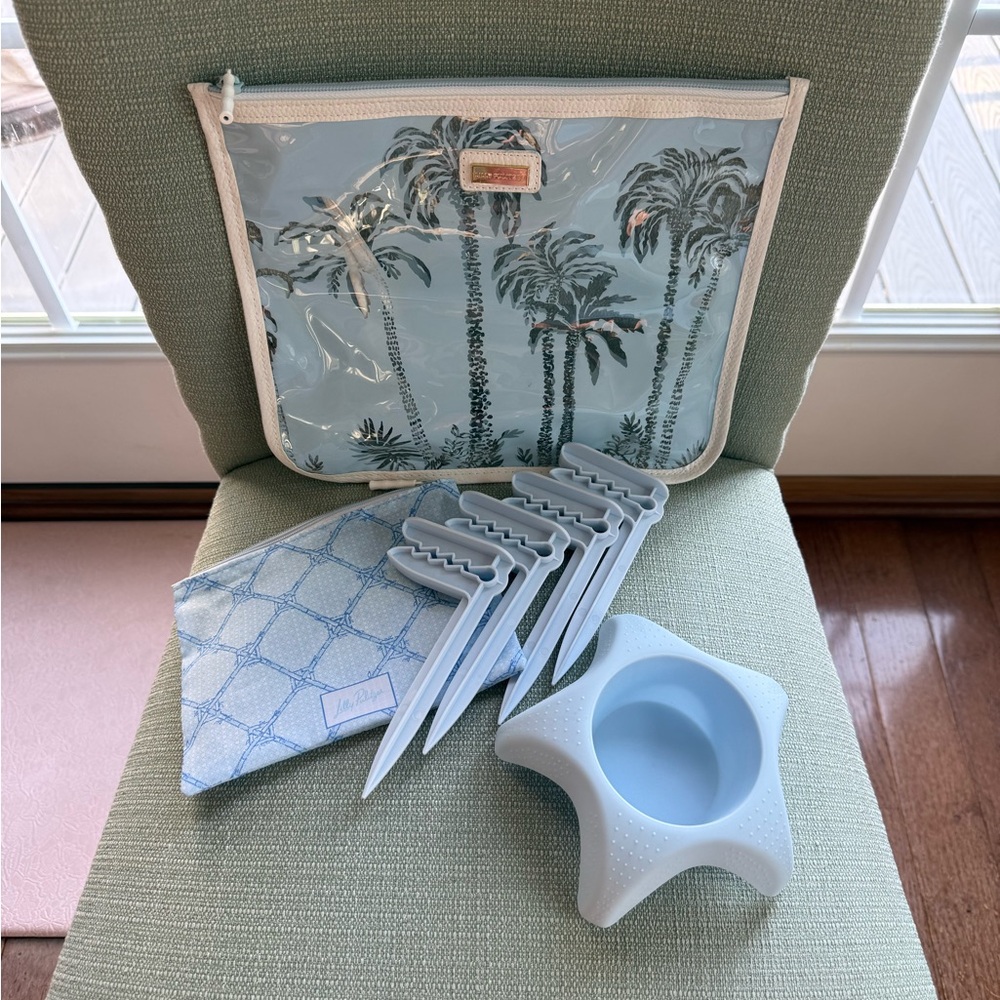 Lilly Pulitzer Light Blue Clear Palm Tree Beach Day Set